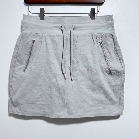 Athleta Trekkie North Skort Women’s Size 4 Light Gray Skirt Built in Shorts - Picture 1 of 6